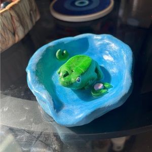 Frog pond ashtray and incense burner